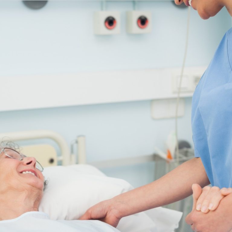 אחות להשגחה אחרי ניתוח